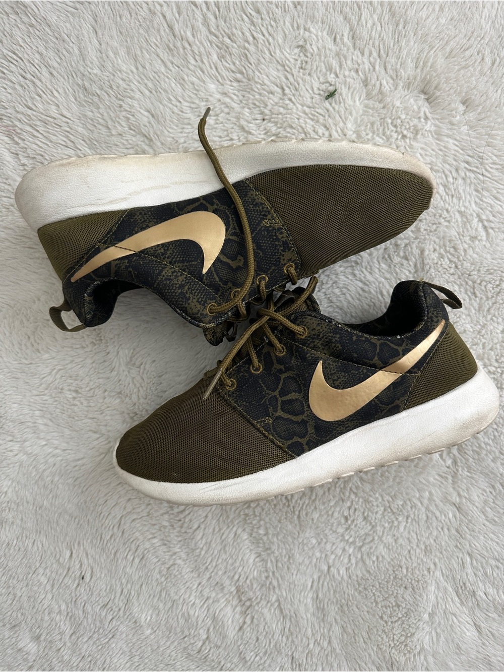 Nike Women’s Olive Green and Metallic Gold Low-Top Sneakers